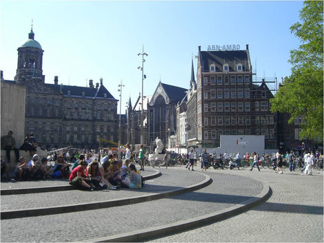 Через площадь на велосипедах Амстердам, Нидерланды