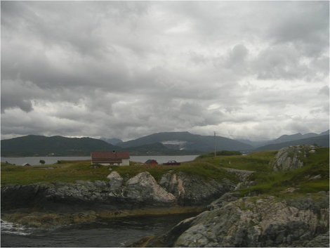 Одинокий домик Норвегия