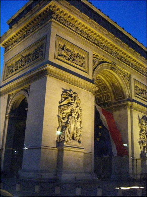 Триумфальная арка вечером Париж, Франция