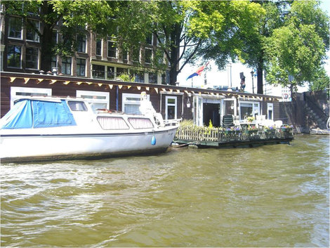 Домик на воде с собственным садиком Амстердам, Нидерланды