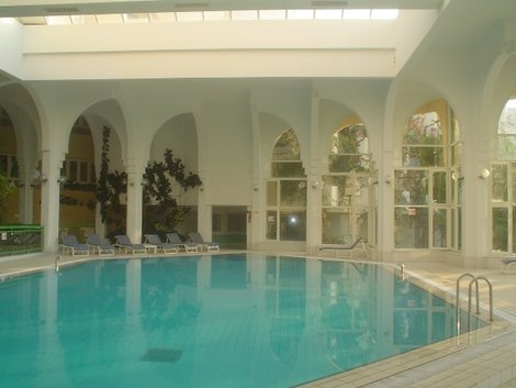 Крытый бассейн на территории отеля Хаммамет, Тунис