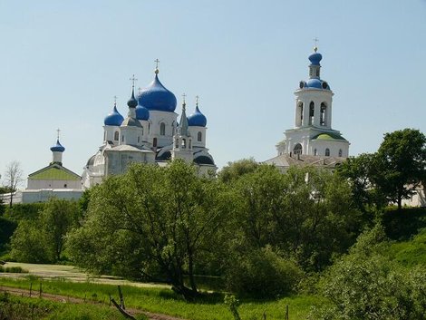52. Свято-Боголюбский женский монастырь издали Россия