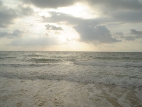 А иногда волнами хватало за пятки Хаммамет, Тунис