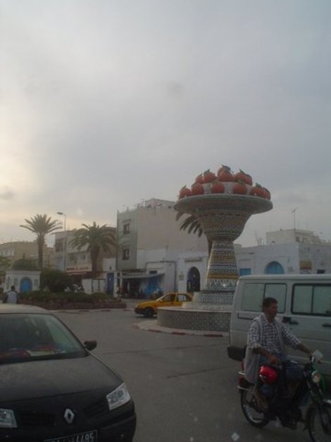 Памятник апельсинам Хаммамет, Тунис