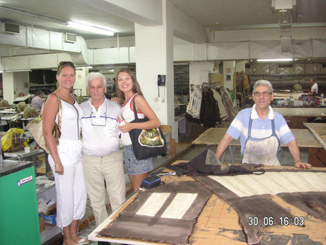На фабрике по пошиву норковых шуб Катерини, Греция