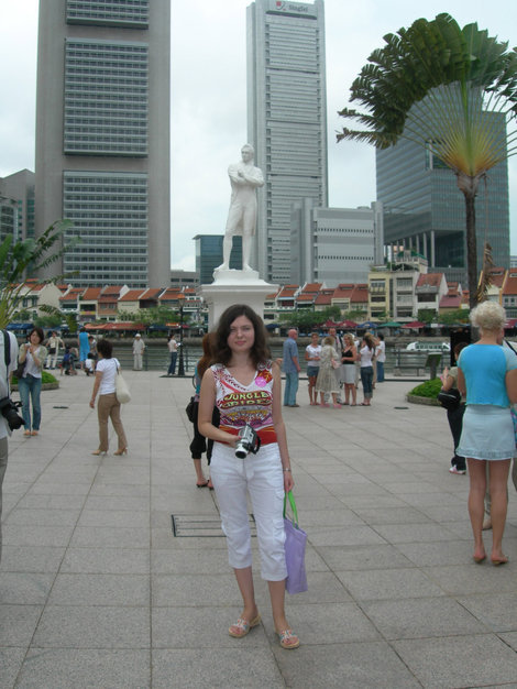Памятник основателю Сингапура Сэру Стэмфорду Раффлзу Сингапур (город-государство)