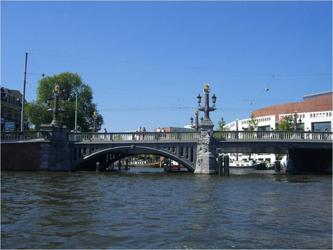 Мимо моста Амстердам, Нидерланды