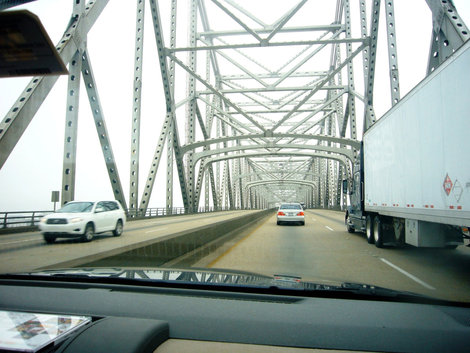 Мост через Миссисипи около города Батон Руж,Луизиана. Майами-Бич, CША
