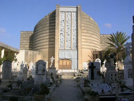 Современная церковь в Паоле по соседству с Таршином Остров Мальта, Мальта