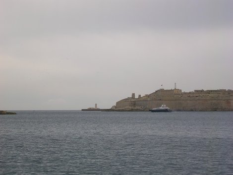 Выход из гавани между Слимой и Валеттой Остров Мальта, Мальта