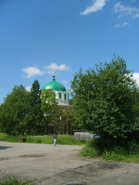 Троицкая церковь, тоже реставрируется пока. Каргополь, Россия