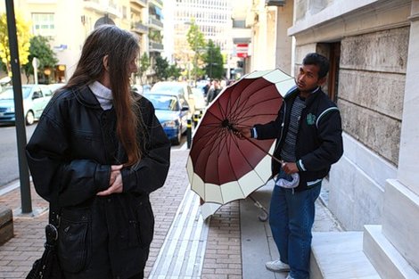 Кирия, купите зонтик! Афины, Греция