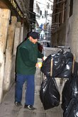 Не Неаполь: уборка мусора