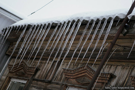 Лед на крыше Зарайск, Россия
